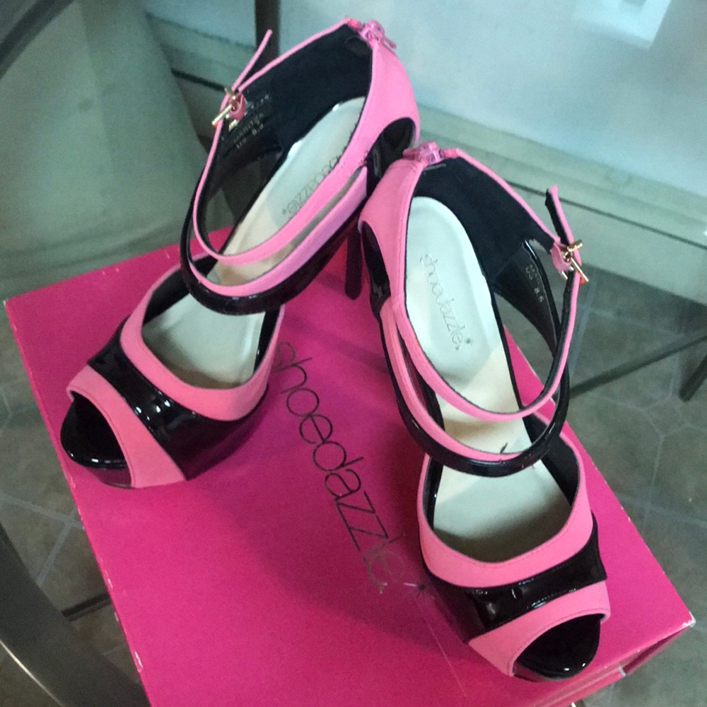 Maritza pink and black pumps